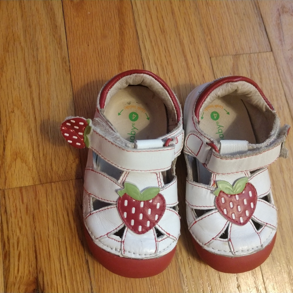 Momo baby size 4 strawberry sandals